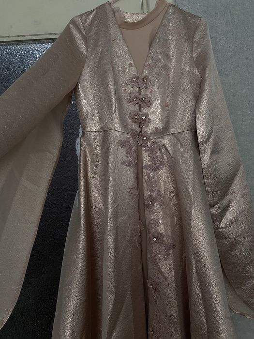 Вечерные платьее.