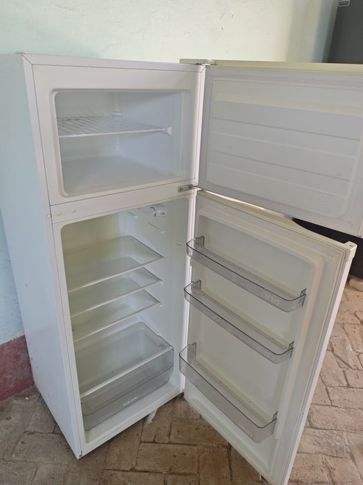 Холодильник продается