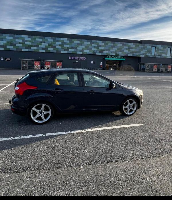 Vând Ford focus 1.0 EcoBoost