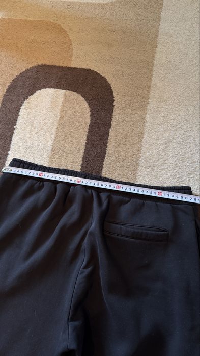 Pantaloni baggy