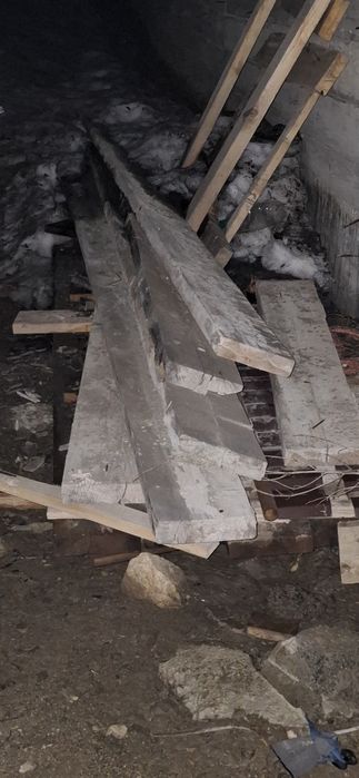 Дрова из досок  кучами