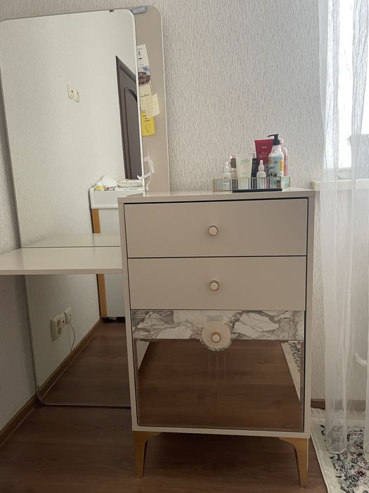 Продаю спальный гарнитур