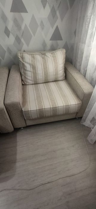 Продам диван с креслами