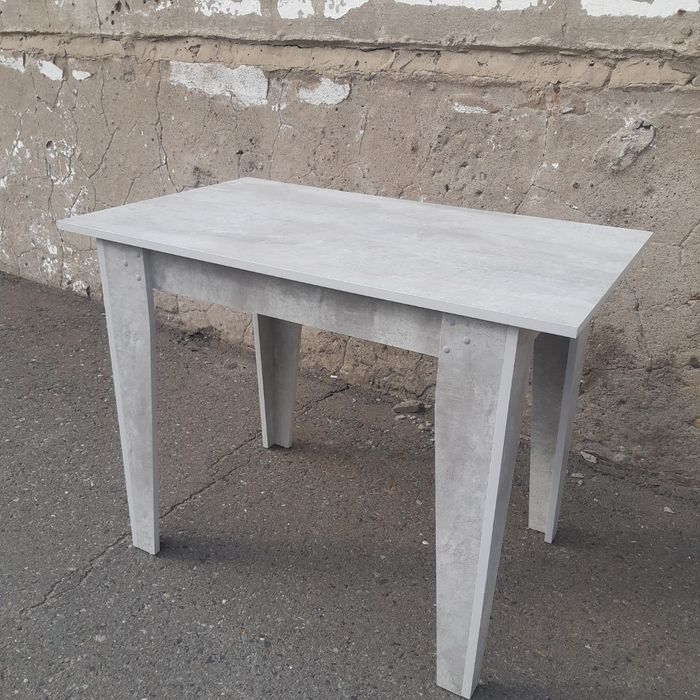 Продам кухонный стол