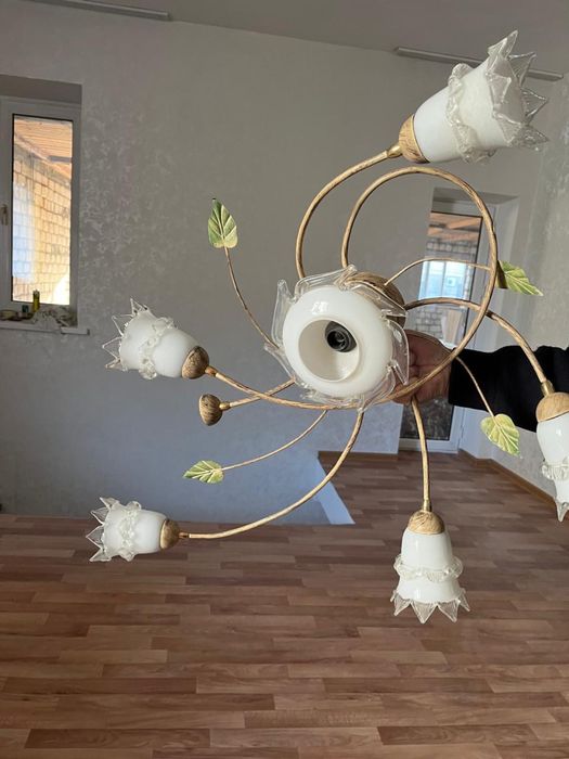 Продам люстру ………