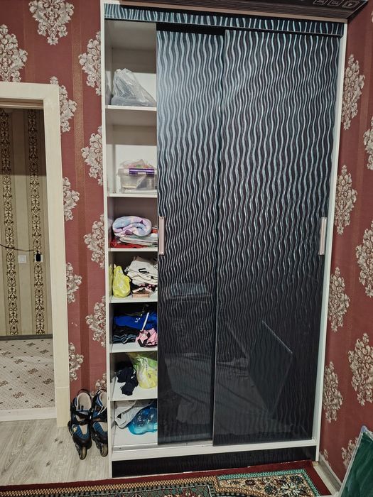 Прихожка шкаф сатылады, келисимли бахада, бийик, тек ролиги насазлау.