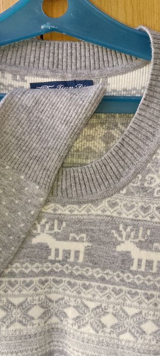 Кашемировый свитер с оленями.