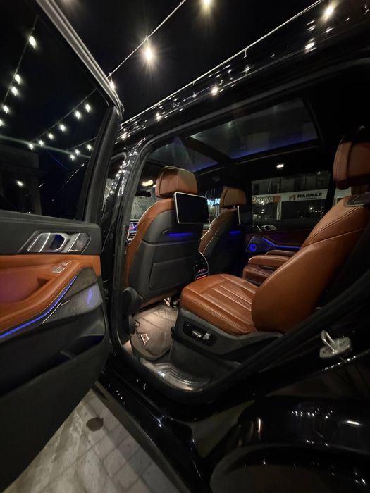 BMW X7 drive 50 I 4.4 tiwin turbo Full Pozitsya