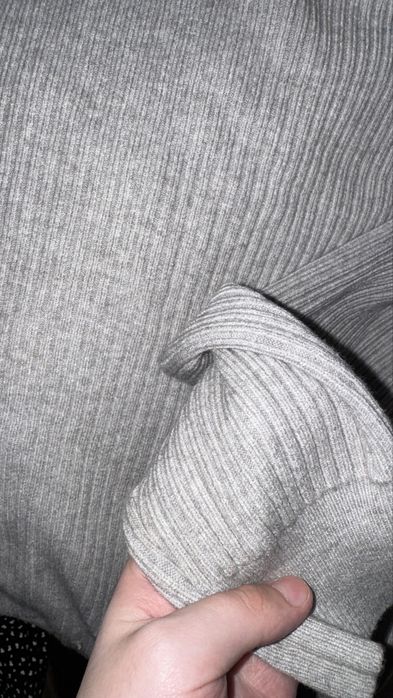 Серый свитер женский