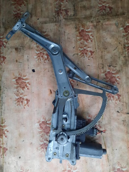 Машинка за  ел. Стъкло .Предно ляво стъкло Opel Astra F, astra G Опел