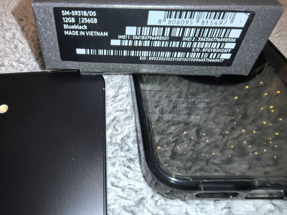 Samsung S25 256GB - НЕ различим от нов, с протектор и кайс