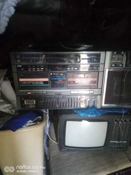 Магеитофон шарп и  телевизор