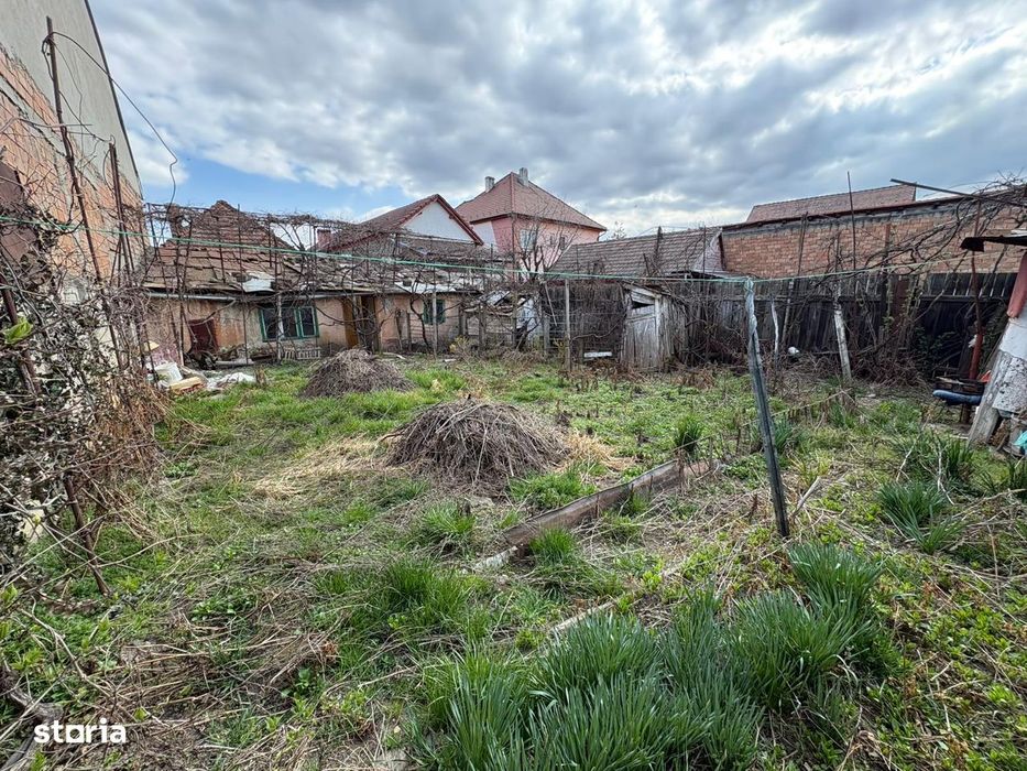 Casă de vânzare singur in curte, teren 320 mp, zona Lazaret.
