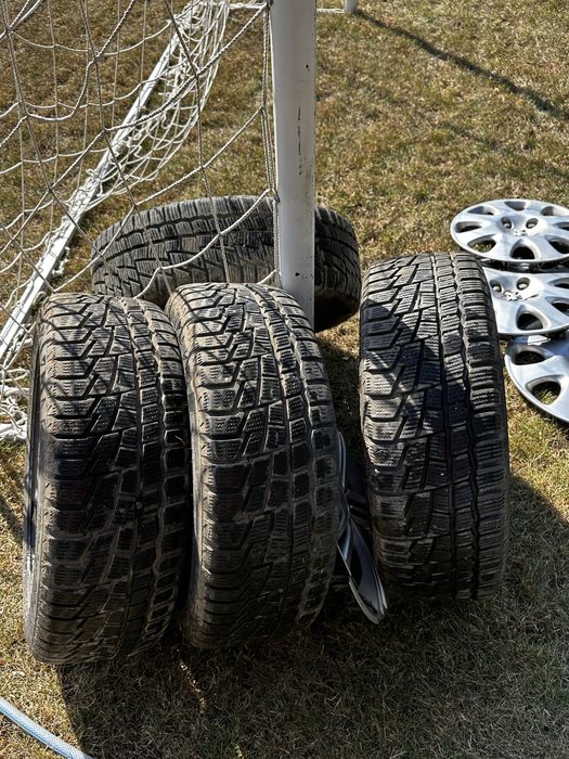 Set 4 roti iarnă 205/55 R16  Peugeot – jante tabla + capace cadou