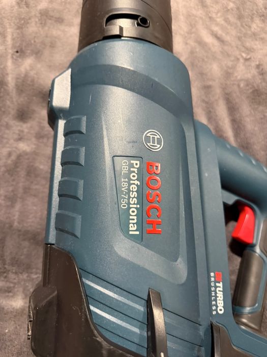 Bosch suflanta pe acumulatori