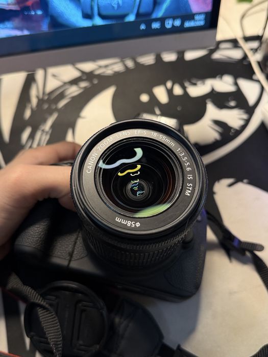 Canon EOS 700D + EF-S 18–55mm IS STM