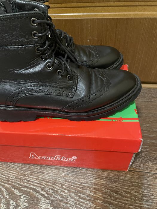 Продам ботинки женские