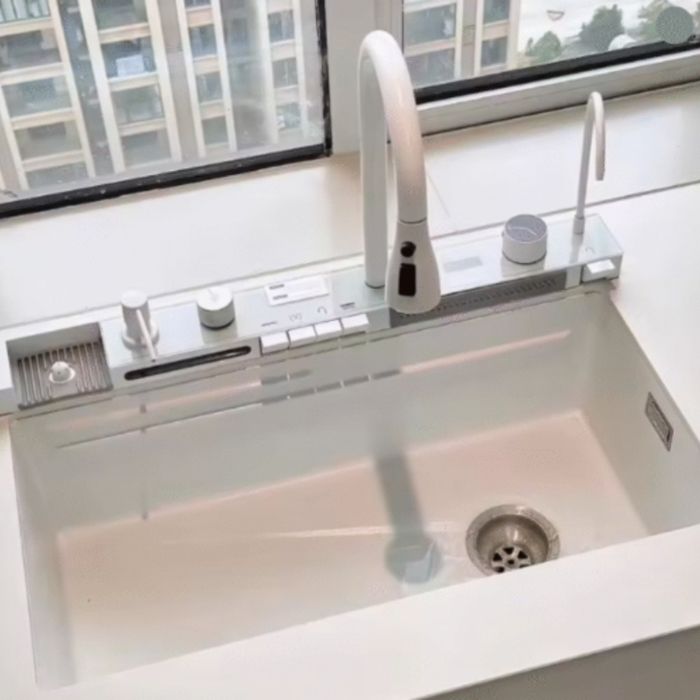 Кухненска мивка с изтеглящ се кран