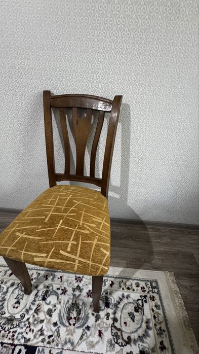Қонақ бөлмеге стол орындықтарымен бірге сатылады!