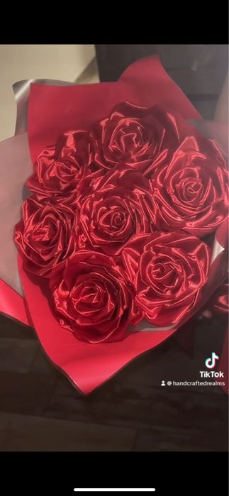 Букет от сатенени , вечни рози