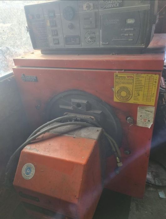 Vând centrala pe ulei ars