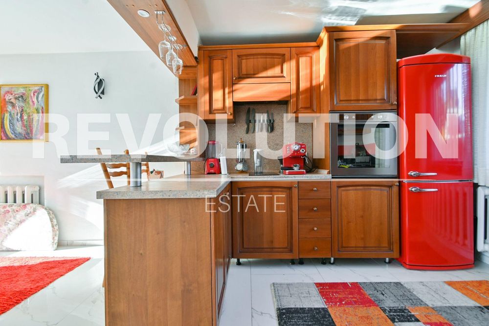 Дава се под наем Къща в Божурище - 200 кв.м за 2194.02 € - Снимка #3