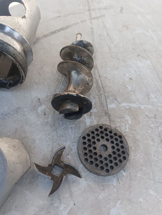 Месомелачка с ренде за твърди сирена