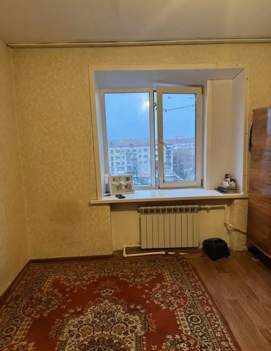 Продам дешево комнату в центре города