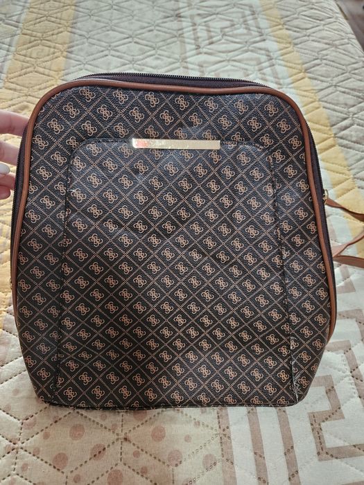 Дамска кожена раничка