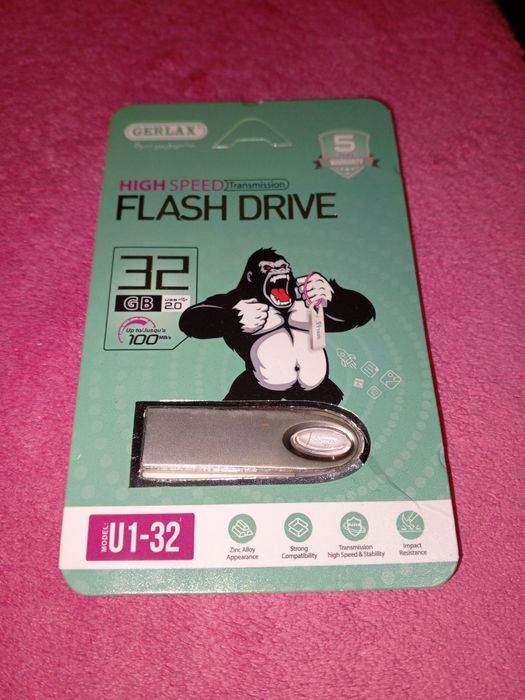 Флешка с песнями в тачку