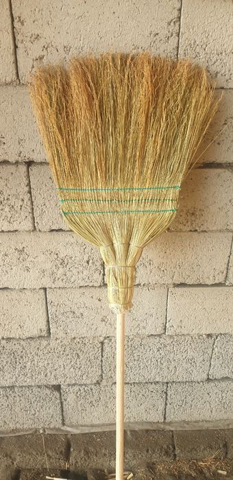 Оптом веник продам, это веник  для уборки  и метлы