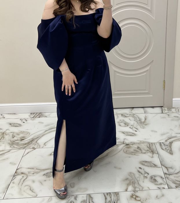 Платье синее продаю