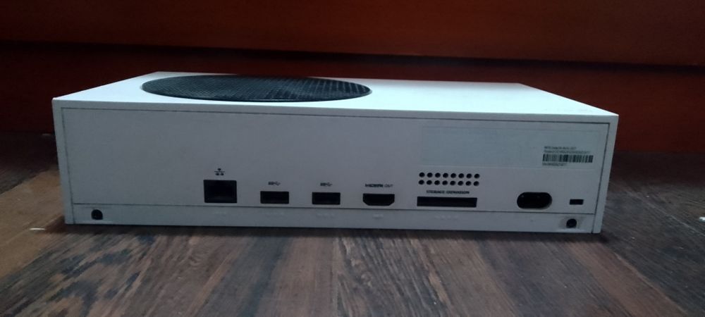 Vând Xbox one s un TB, mai multe în descrierea