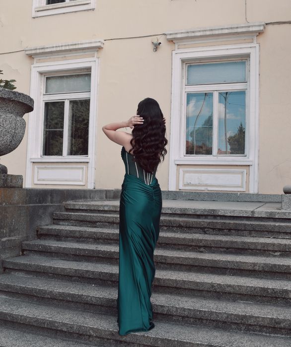 Бална сатенена рокля