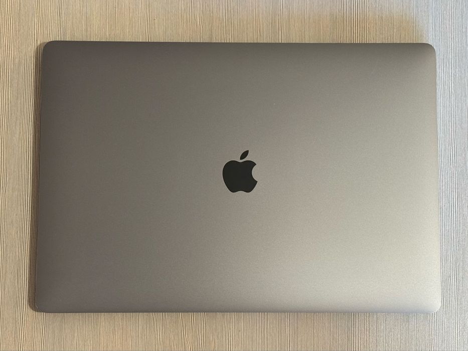 MacBook Pro 16 inch A2141 i9/32GB RAM/1TB SSD