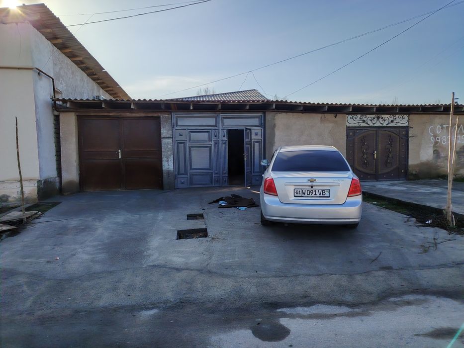 Уй сотилади срочно ер участка 1_3 сотих 3 хонали