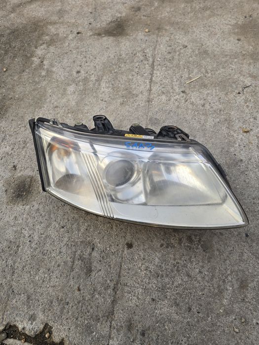 Far dreapta xenon Saab 93.