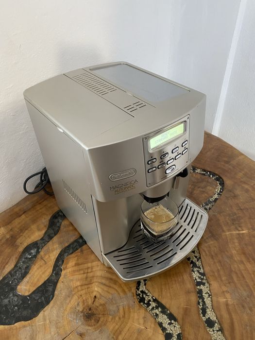 Expresor / espressor delonghi magnifica
