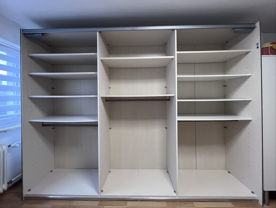 Dressing/Dulap 300/220/62 cm 2 usi culisante alb mat si sticla