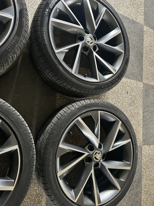 Гуми с джанти 19-ки PIRELLI  дот 0620
