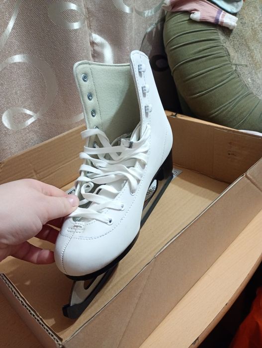 Продам коньки .41размер.