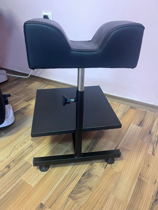 Продавам нова стойка за педикюр-90 лв.