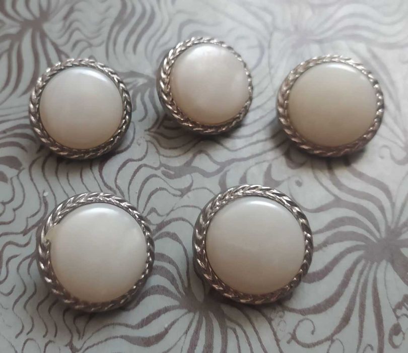 Пуговицы красивые комплект