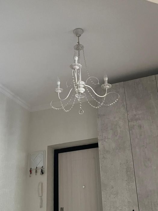 Люстры 2 шт по 3 лампы