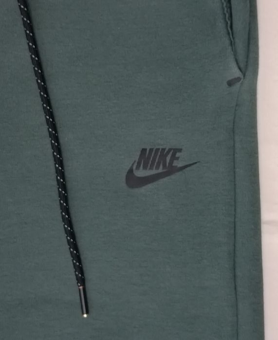 Nike Tech Fleece Tracksuit оригинален екип S Найк комплект горнище и долнище спорт горно долно памук