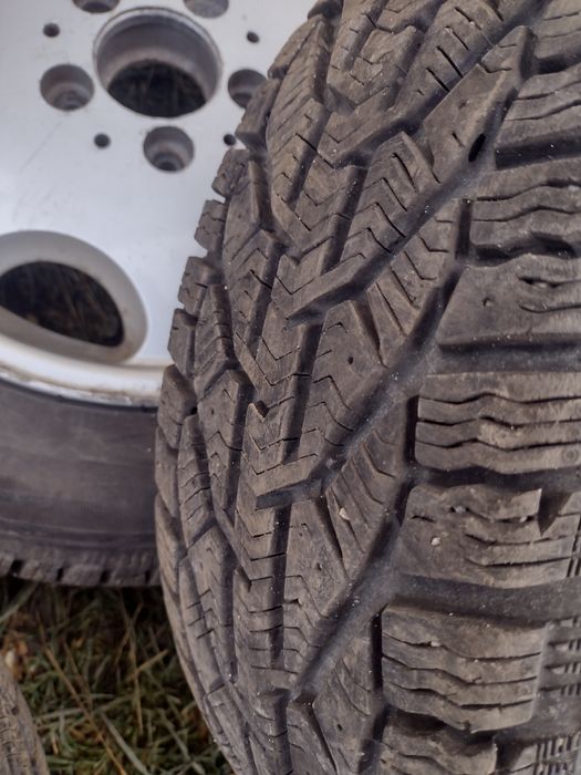 Продавам 15 цола джанти със зимни гуми Kormoran 5х112 за Мерцедес