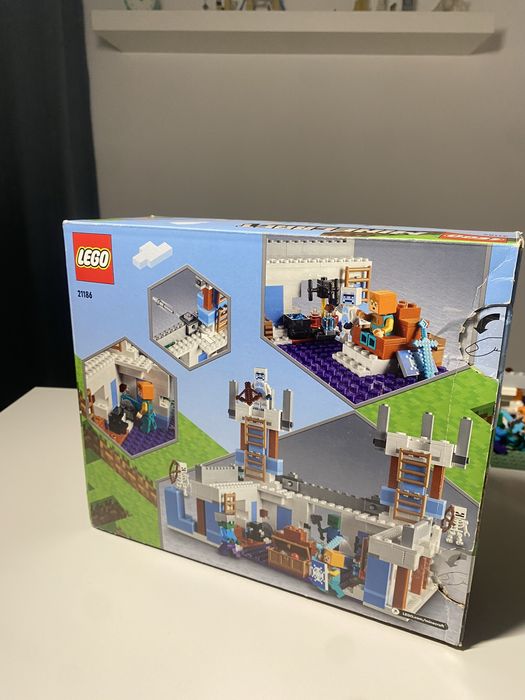 Lego Minecraft 21186
