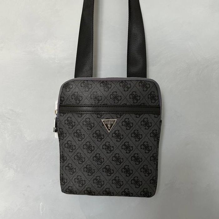 барсетка GUESS.