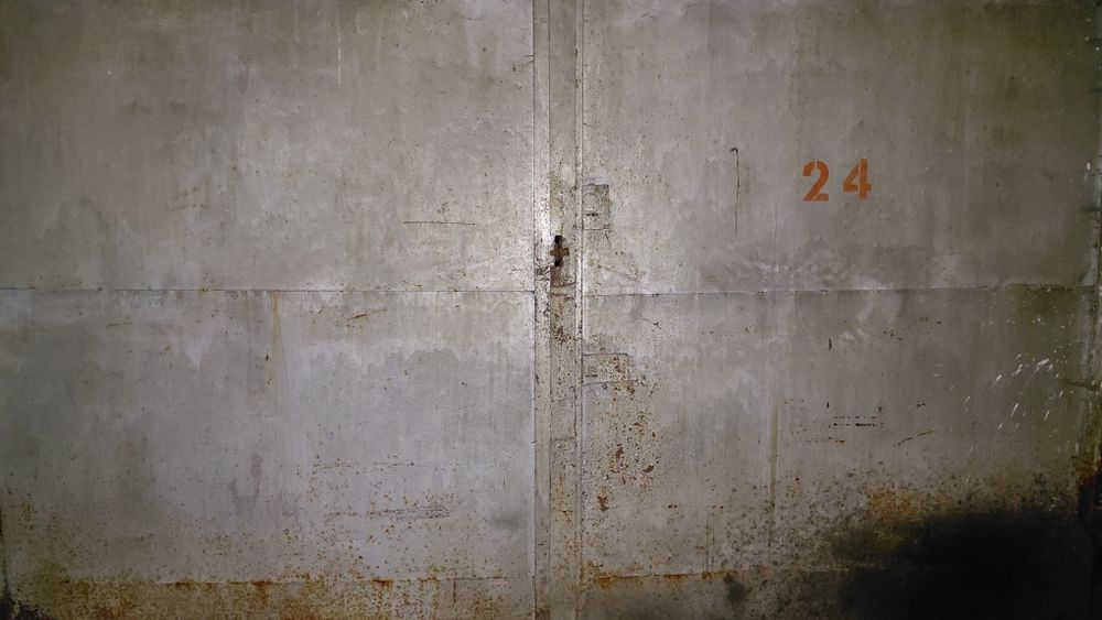 Сдам гараж подземный.