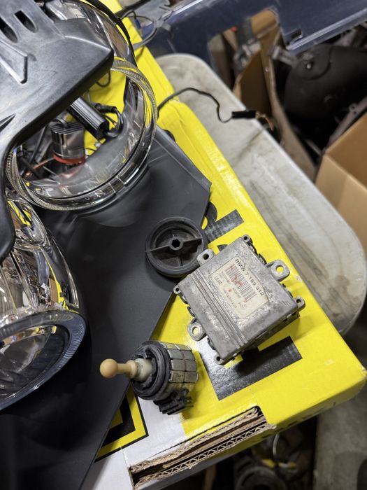 Завиващ фар е60 фейс(dynamic lci) НА ЧАСТИ